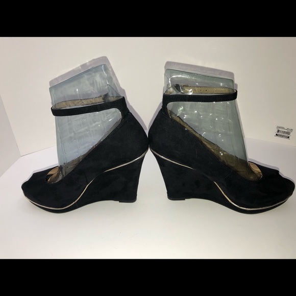 Missimo Black w/ Gold Trim Wedge - Picture 4 of 5